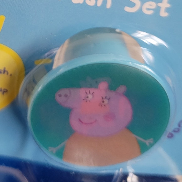Peppa George Daddy Mommy Cup, Protective Cap and Toothbrush Set - Picture 6 of 10